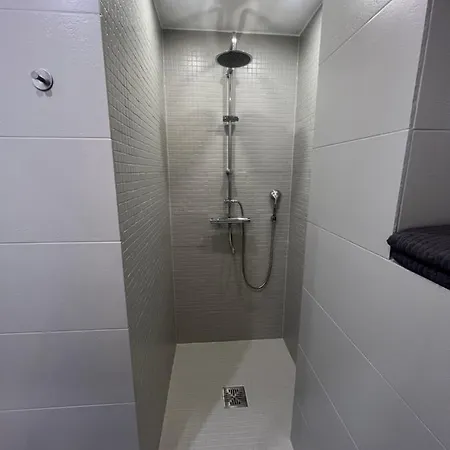 Aia Street بارنو